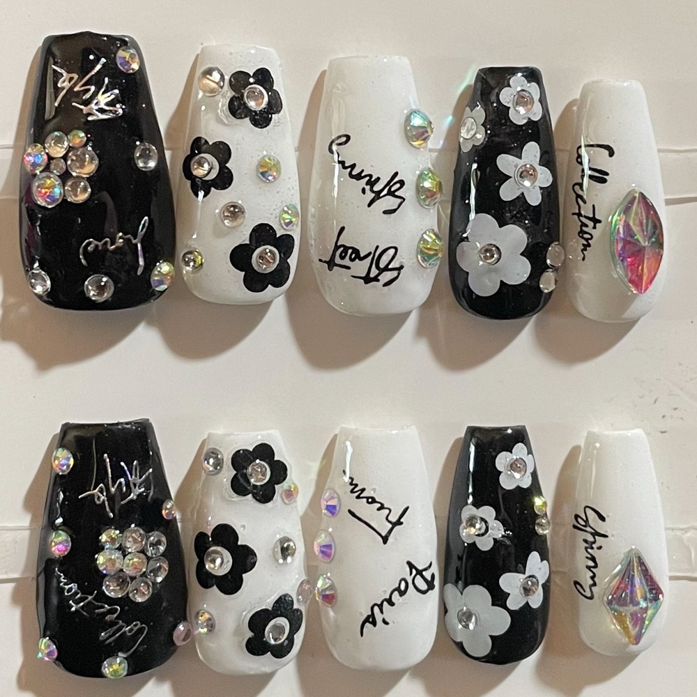 Street Flower Press On Nail Art Set